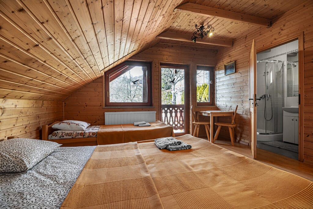 Cottage for Rent in Szczawnica | Bedroom with Balcony
