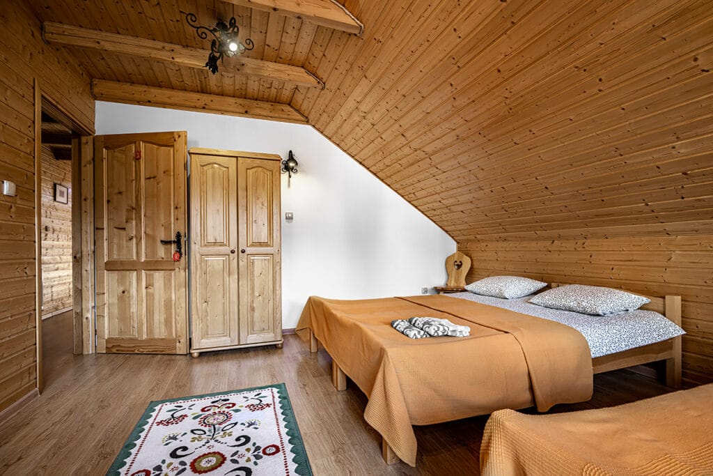 Cottage for Rent in Szczawnica | Bedroom with Balcony